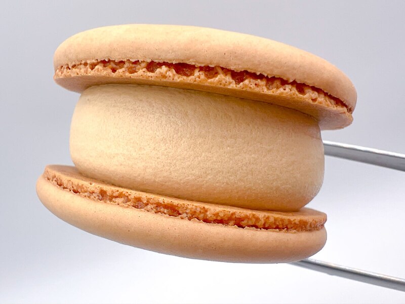 セブンイレブン「7プレミアム マカロンアイス キャラメル」