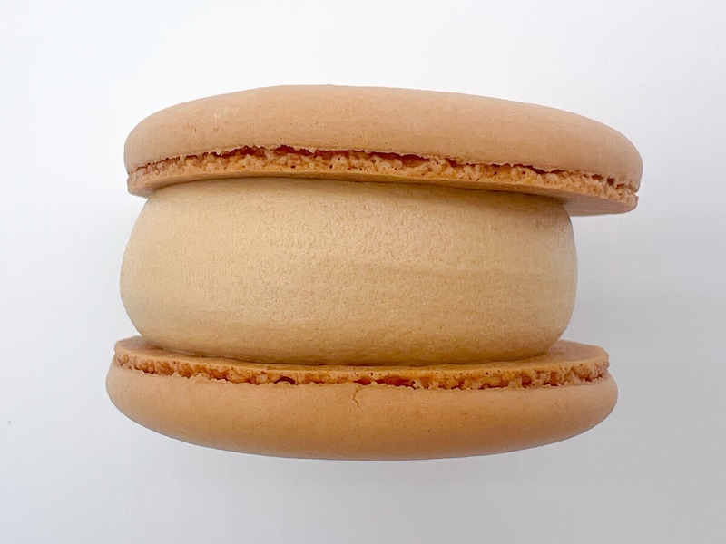 セブンイレブン「7プレミアム マカロンアイス キャラメル」