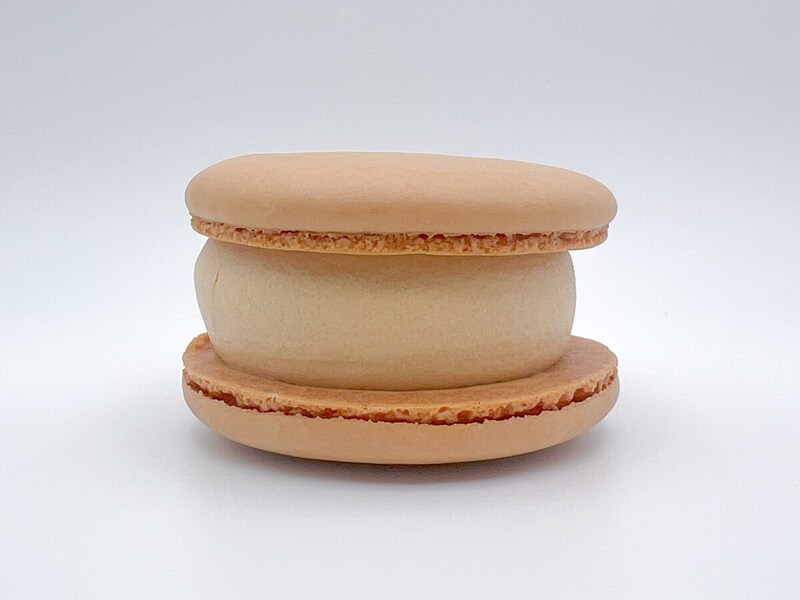 セブンイレブン「7プレミアム マカロンアイス キャラメル」