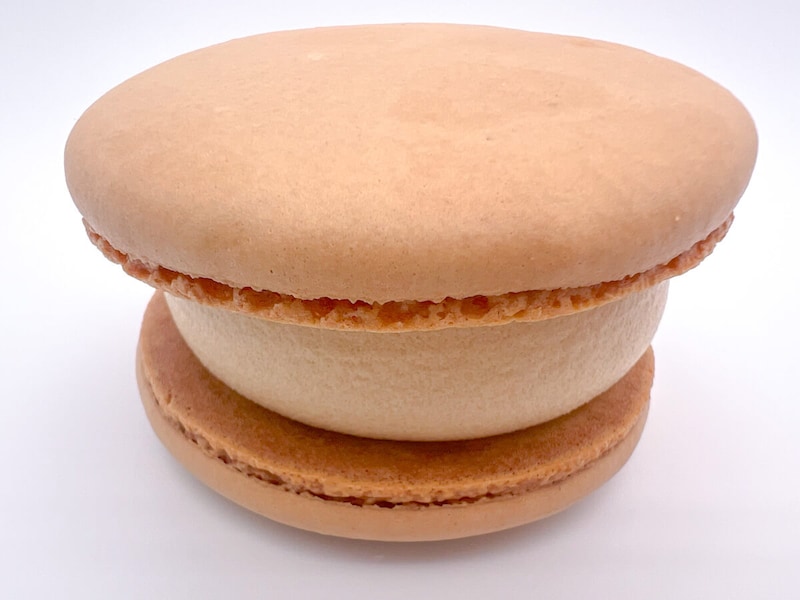 セブンイレブン「7プレミアム マカロンアイス キャラメル」