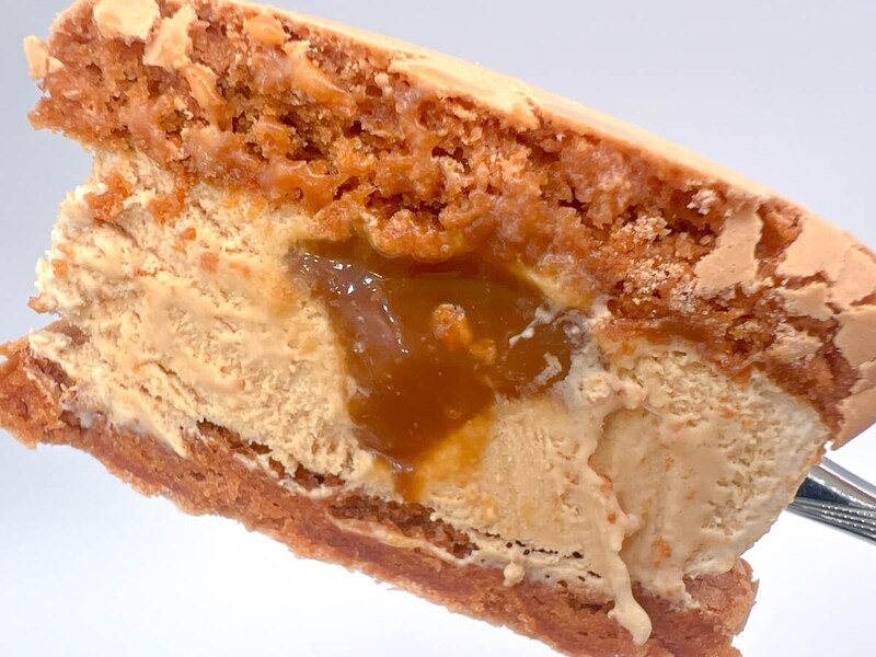 セブンイレブン「7プレミアム マカロンアイス キャラメル」