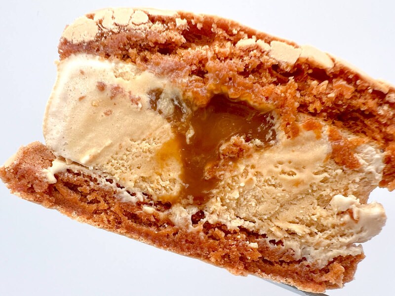 セブンイレブン「7プレミアム マカロンアイス キャラメル」