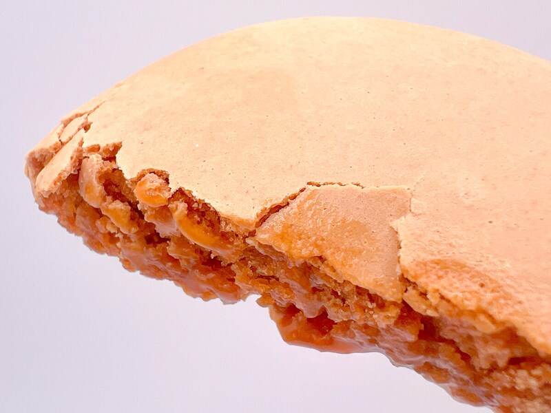 セブンイレブン「7プレミアム マカロンアイス キャラメル」