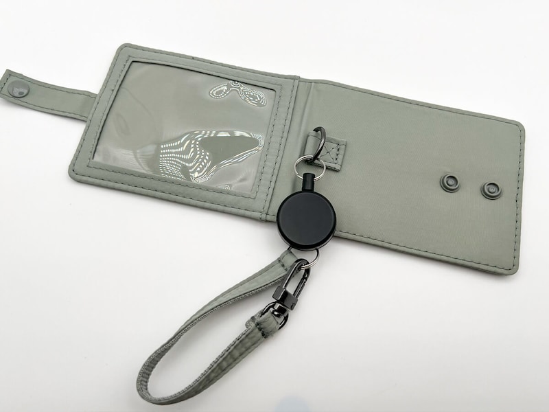 無印良品「自立するカードホルダー・リール付」