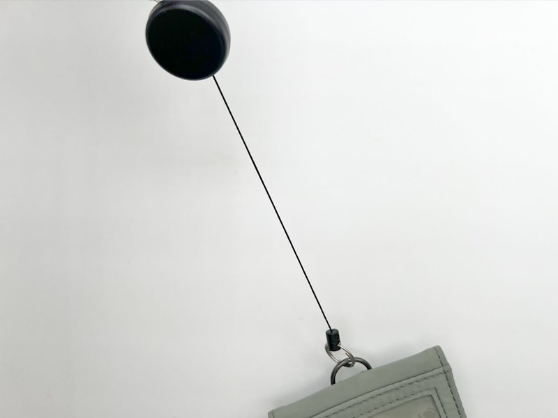 無印良品「自立するカードホルダー・リール付」