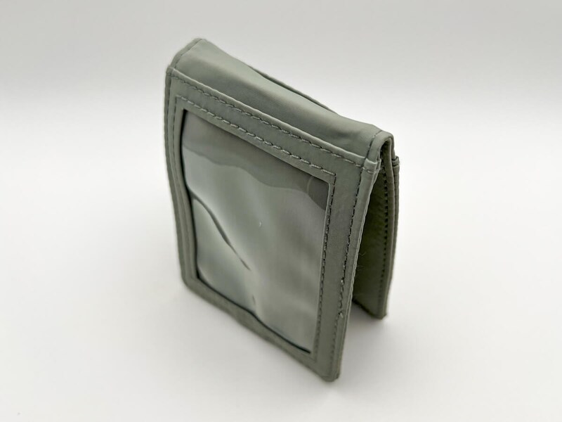 無印良品「自立するカードホルダー・リール付」