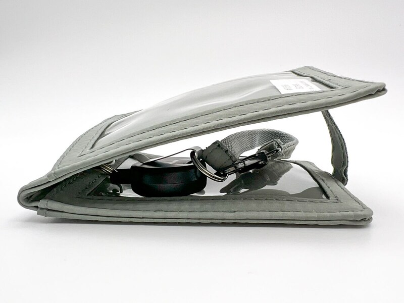 無印良品「自立するカードホルダー・リール付」