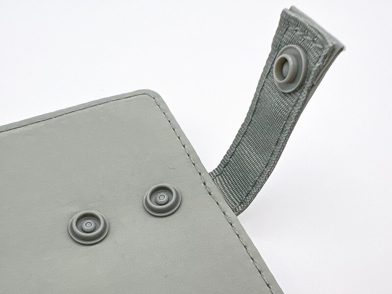 無印良品「自立するカードホルダー・リール付」