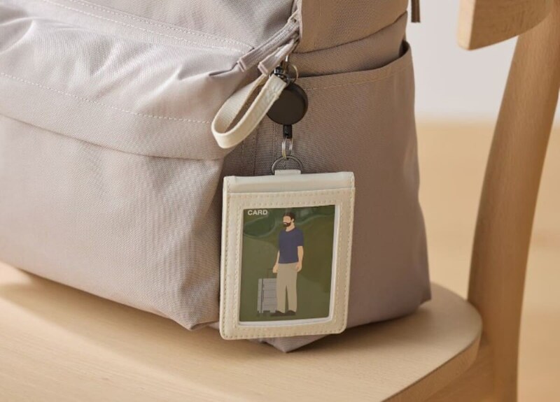 無印良品「自立するカードホルダー・リール付」