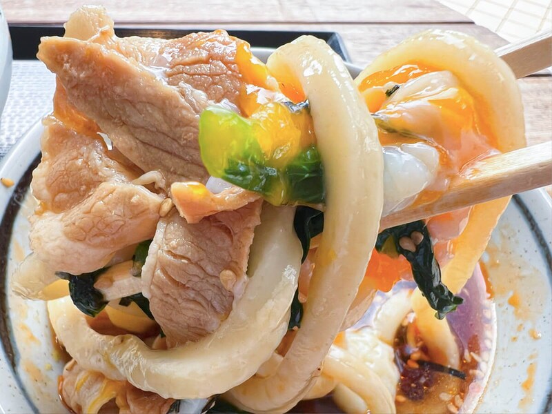 丸亀製麺「旨辛 豚つけ汁うどん」