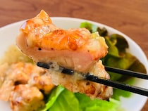 ファミマの肉、大好評「優秀な神おかず」「うますぎる」「こんがり焼き目」丼やパスタに使えるじゃん