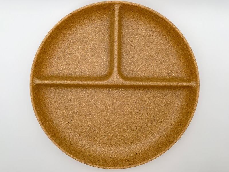 無印良品「レンジで使える ヤシの端材を使った 仕切り付きプレート」