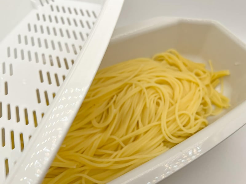 ダイソー「お皿にもなる電子レンジでパスタメーカー」