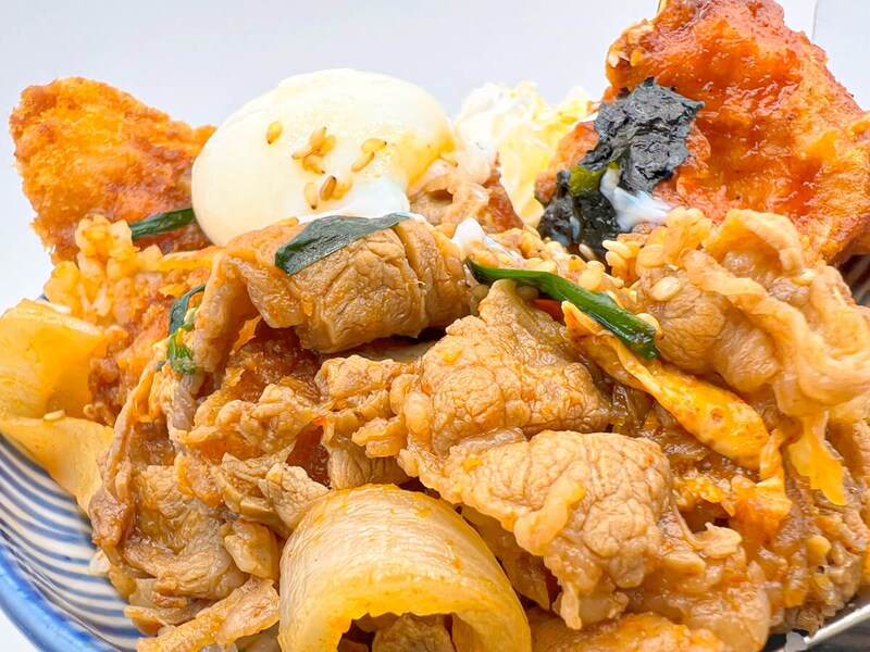 かつや「牛豚鶏のプルコギビビンカツ丼」