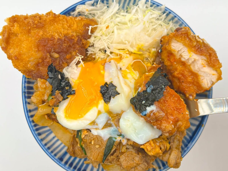 かつや「牛豚鶏のプルコギビビンカツ丼」