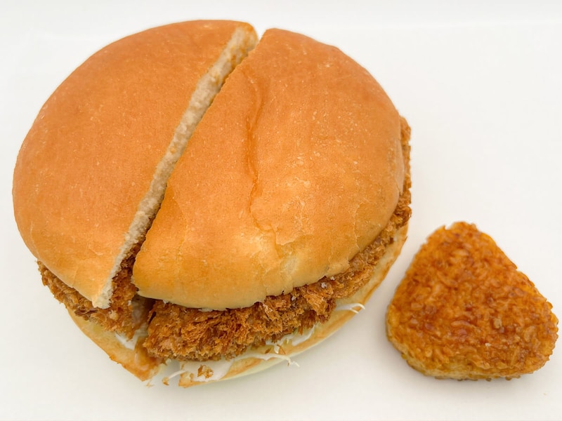 コメダ珈琲店「ドデカメンチバーガー」