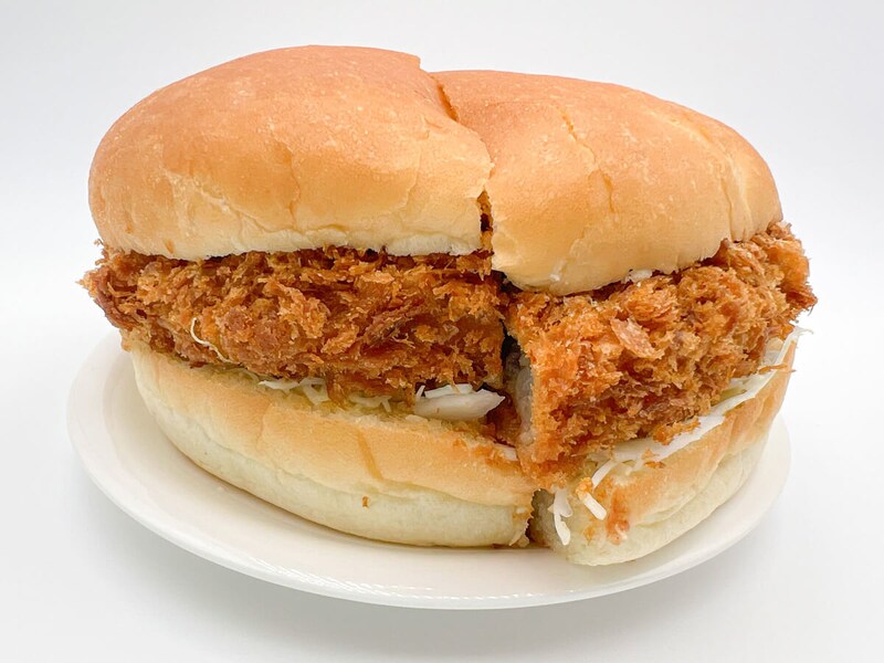 コメダ珈琲店「ドデカメンチバーガー」