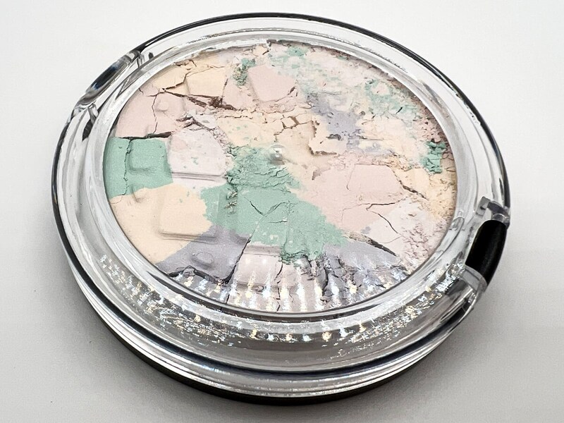 ダイソー「ミラー付パウダーケース」