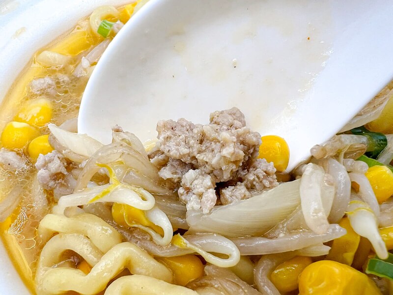 セブンイレブン「熟成ちぢれ麺 濃厚味噌バターコーンラーメン」