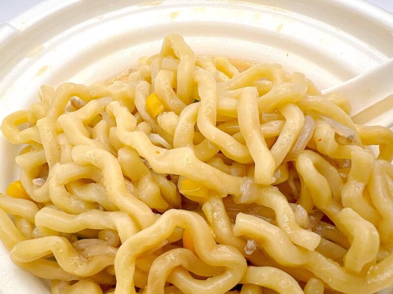 セブンイレブン「熟成ちぢれ麺 濃厚味噌バターコーンラーメン」