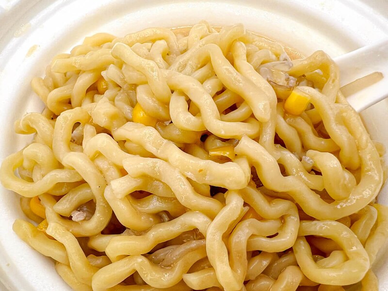 セブンイレブン「熟成ちぢれ麺 濃厚味噌バターコーンラーメン」
