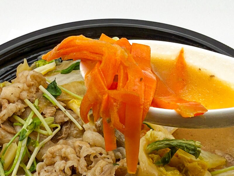 吉野家「ばり嗎監修とんこつ醤油牛鍋膳」