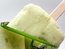 ファミマ、バカうま「2個も買っちゃった」「果肉の食感をごろごろ感じる」「最高」新作アイス大反響