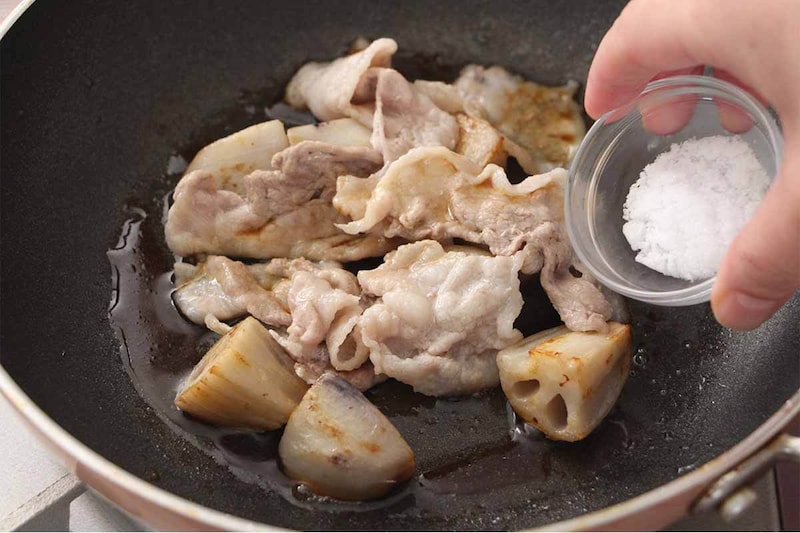 栗原はるみさん「豚肉とれんこんの炒め煮」