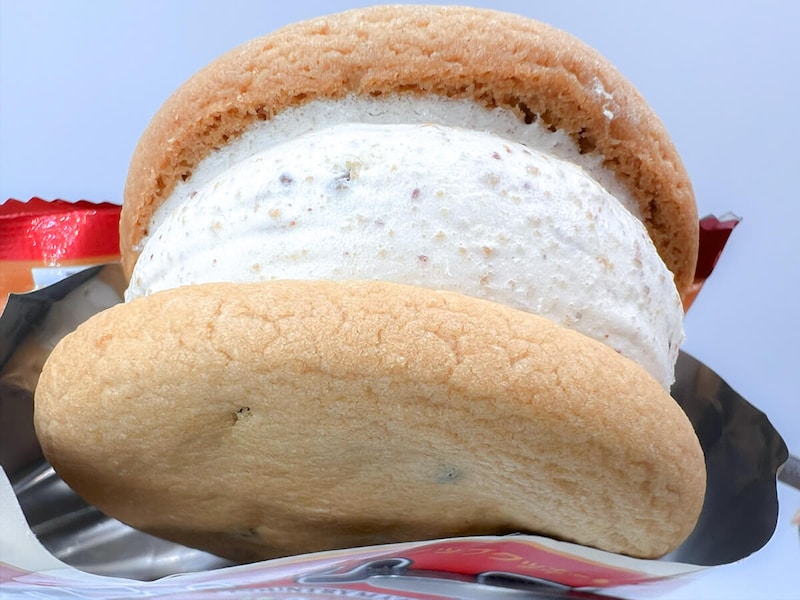 セブンイレブン「不二家 カントリーマアムアイスサンド」