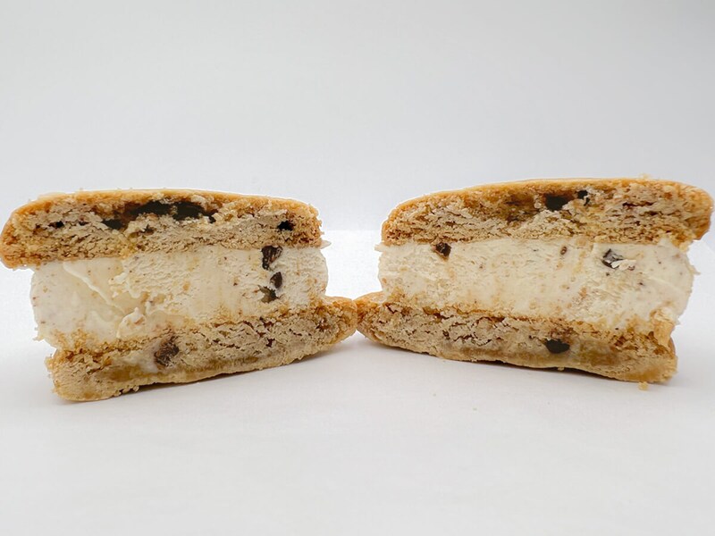 セブンイレブン「不二家 カントリーマアムアイスサンド」