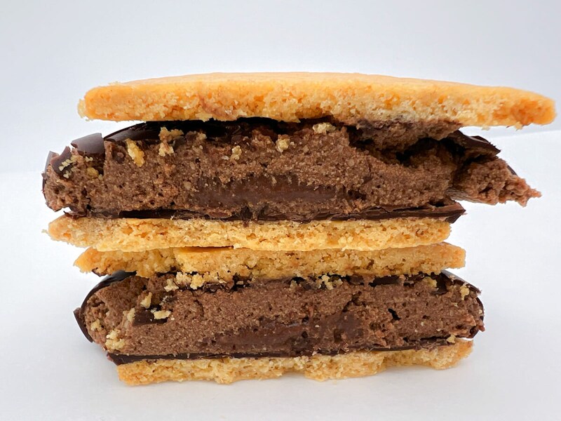 ファミマ「クリスピーチョコサンド」