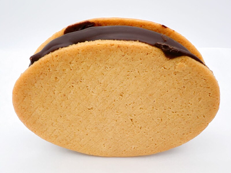 ファミリーマート「クリスピーチョコサンド」