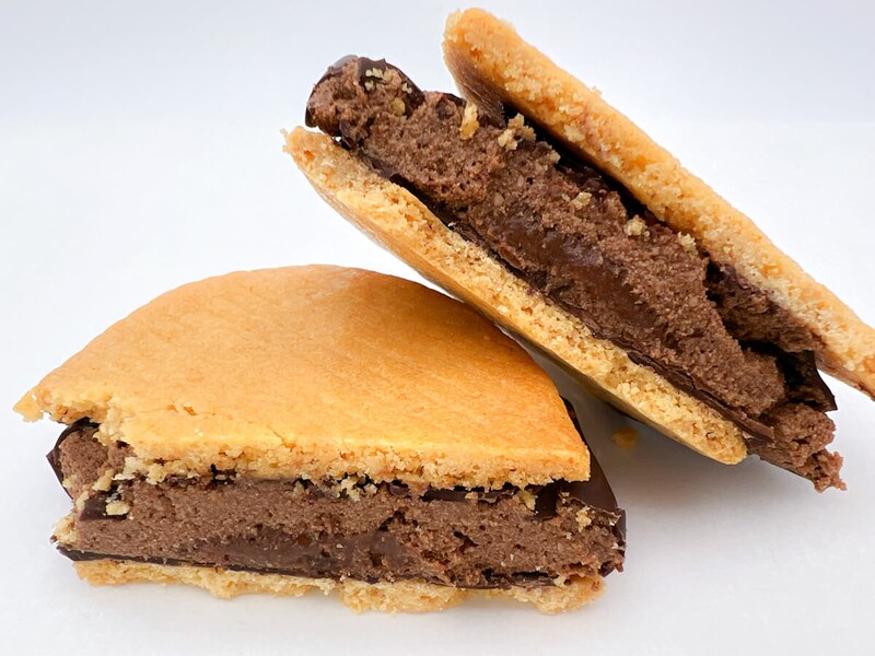 ファミリーマート「クリスピーチョコサンド」