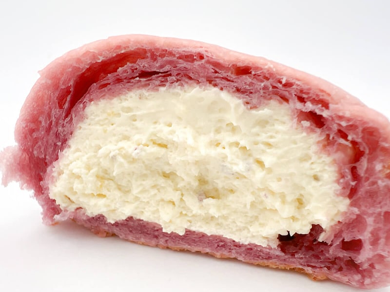 ローソン「クリームたっぷり！ふわもち冷やしクリームパン おいもホイップ（紅はるか）」