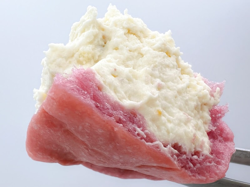 ローソン「クリームたっぷり！ふわもち冷やしクリームパン おいもホイップ（紅はるか）」