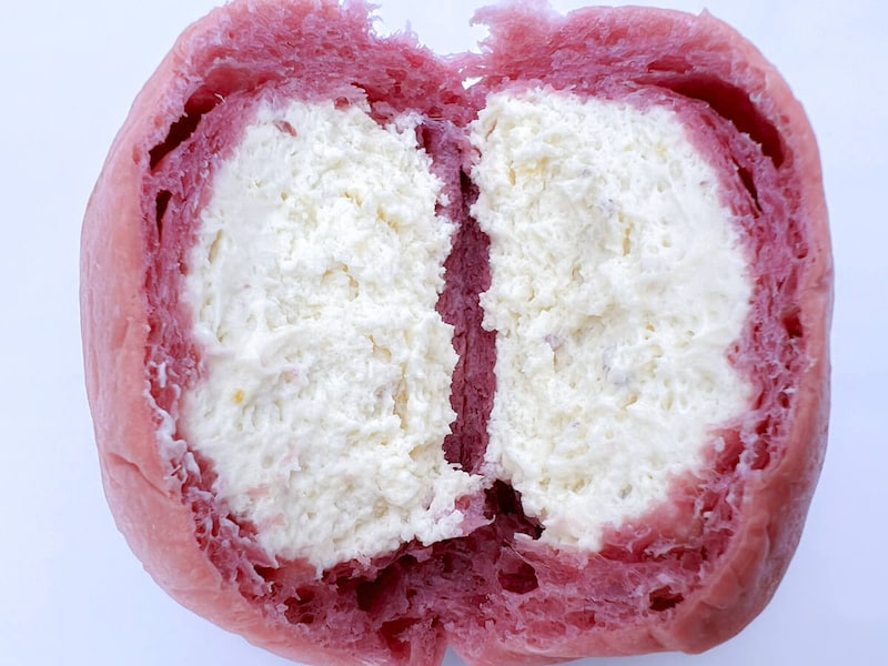 ローソン「クリームたっぷり！ふわもち冷やしクリームパン おいもホイップ（紅はるか）」