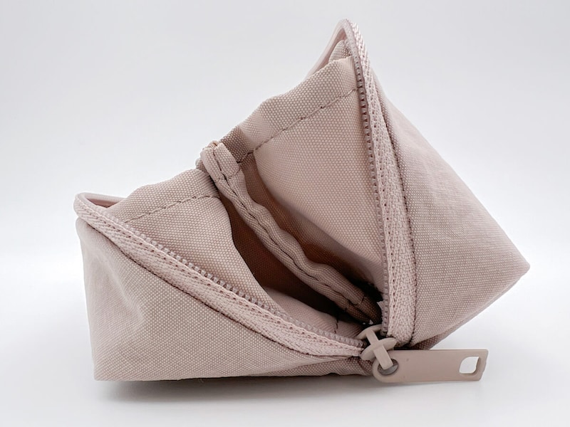 無印良品「リンクルナイロン 大きく開くポーチ」