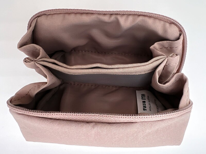 無印良品「リンクルナイロン 大きく開くポーチ」