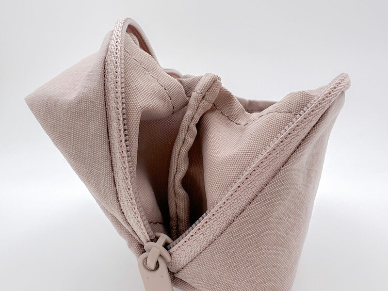 無印良品「リンクルナイロン 大きく開くポーチ」