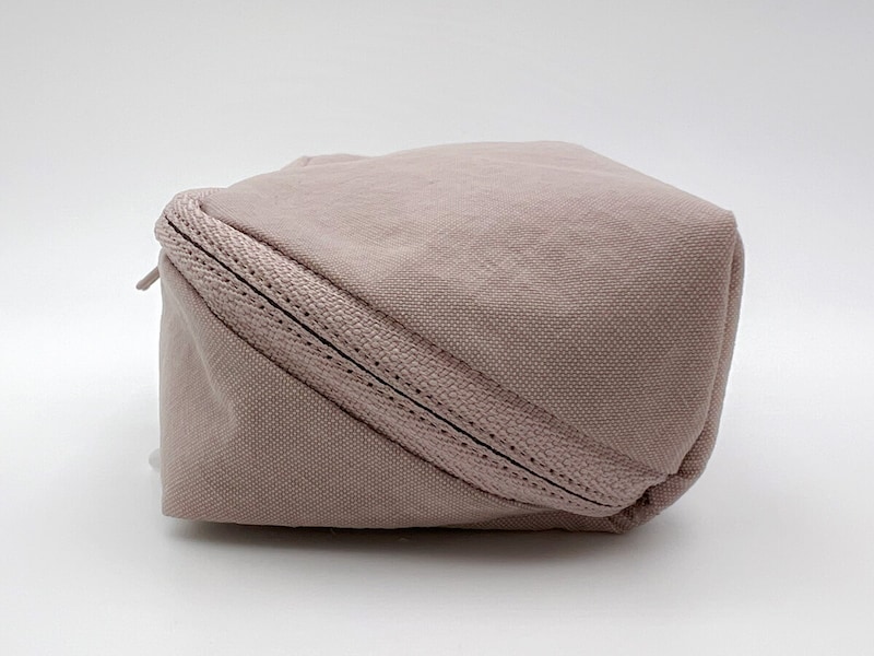 無印良品「リンクルナイロン 大きく開くポーチ」