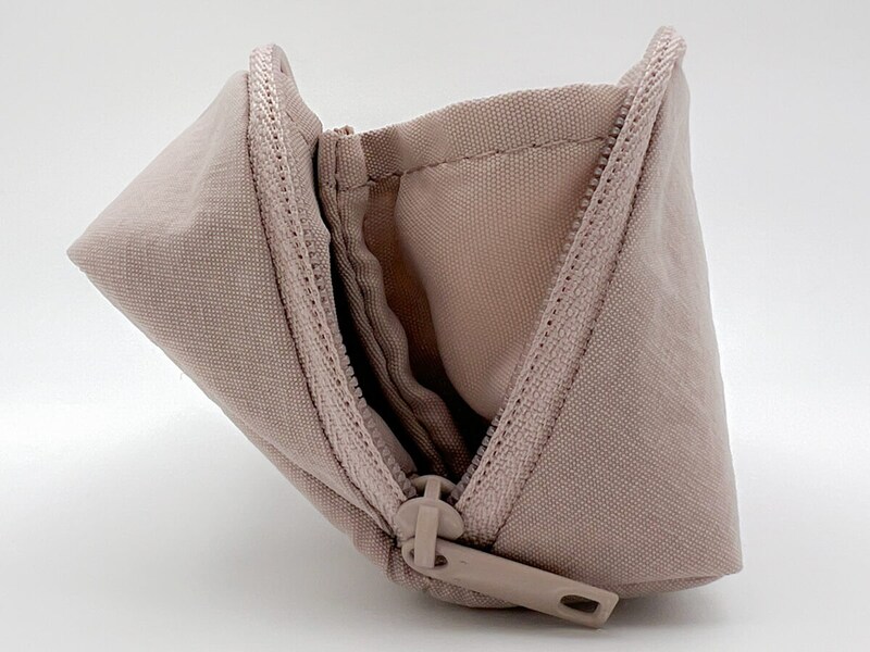 無印良品「リンクルナイロン 大きく開くポーチ」