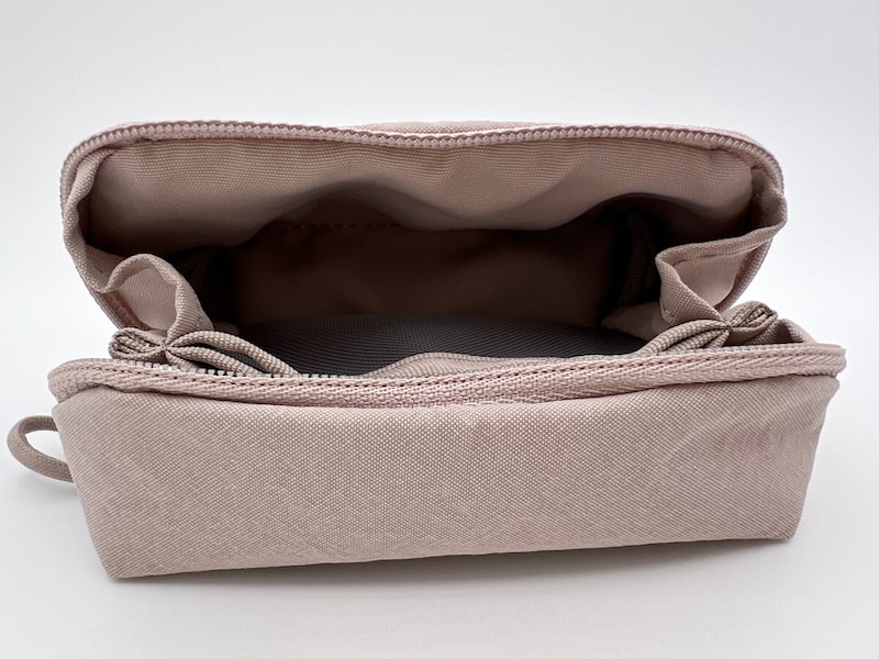 無印良品「リンクルナイロン 大きく開くポーチ」