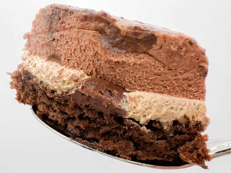 ファミリーマート「濃厚ショコラドームケーキ」