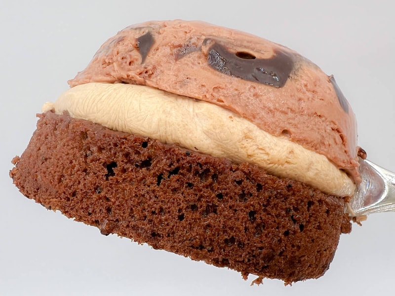 ファミリーマート「濃厚ショコラドームケーキ」