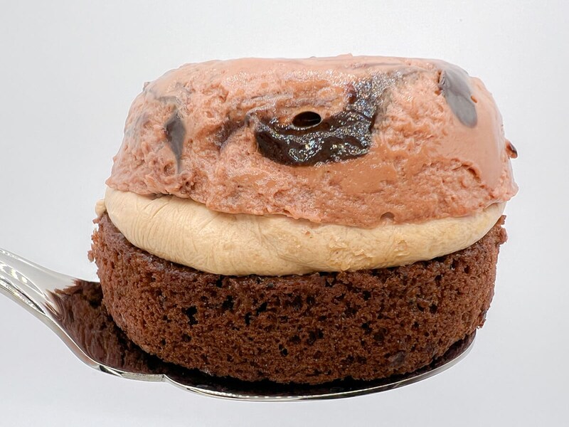 ファミリーマート「濃厚ショコラドームケーキ」