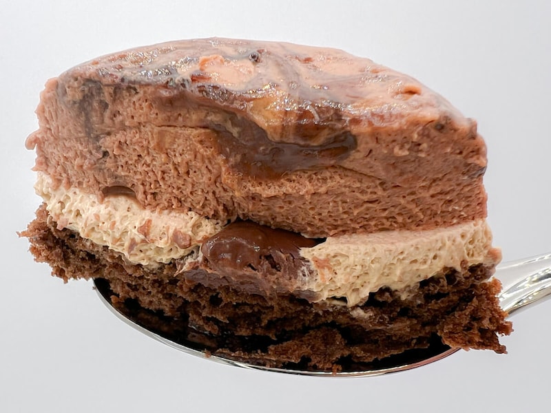 ファミリーマート「濃厚ショコラドームケーキ」