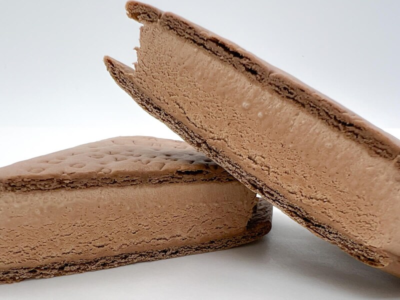 森永製菓「ビスケットサンド＜エクアドルカカオ＞」