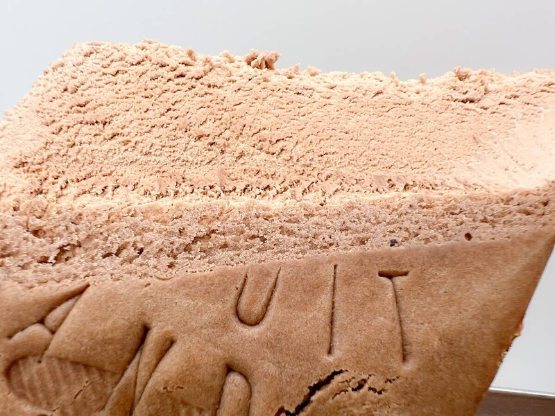 森永製菓「ビスケットサンド＜エクアドルカカオ＞」