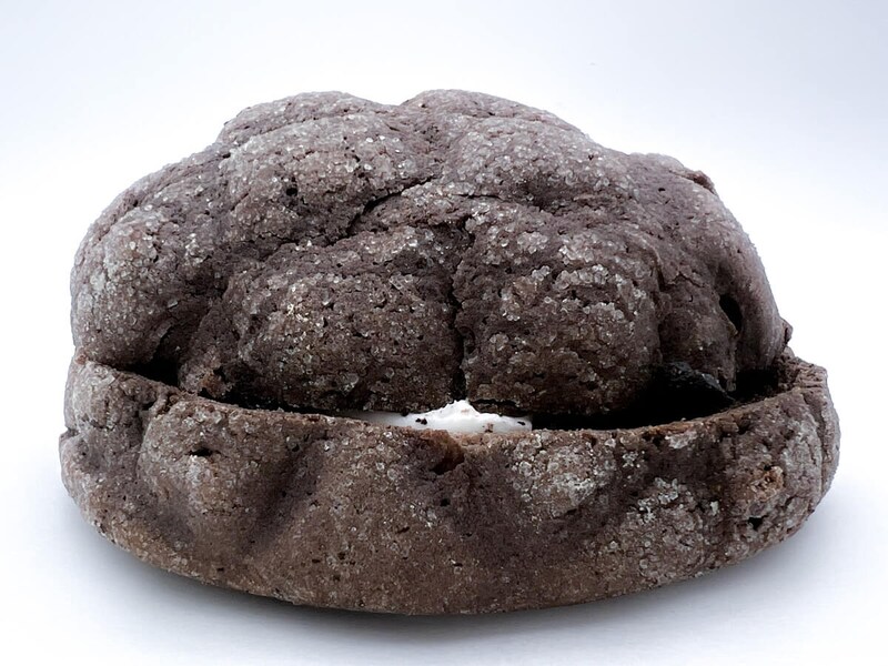 ローソン「ブラックメロンパン」