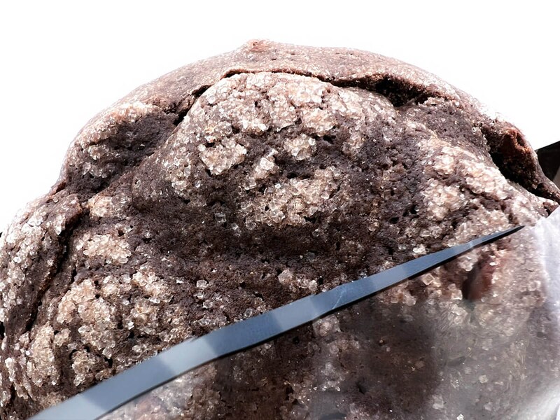 ローソン「ブラックメロンパン」